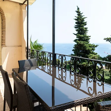 Azur Apartman *